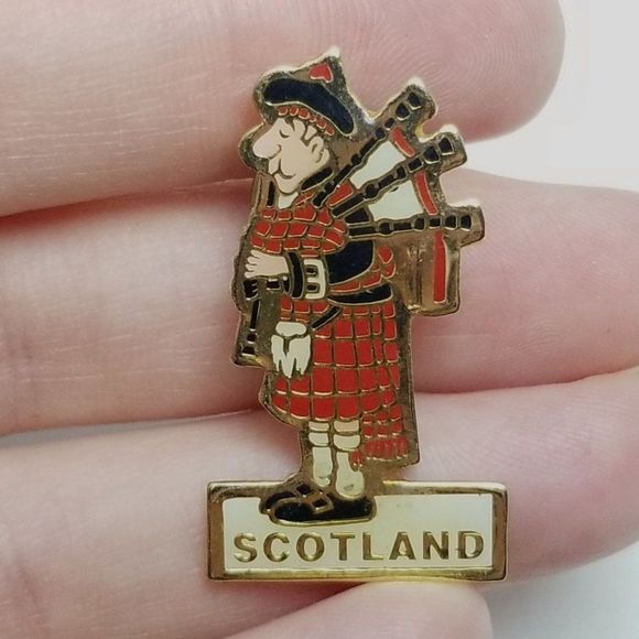 Vintage Jewelry Vintagescotland Bagpiper Enamel Pin Bagpipe Kilt